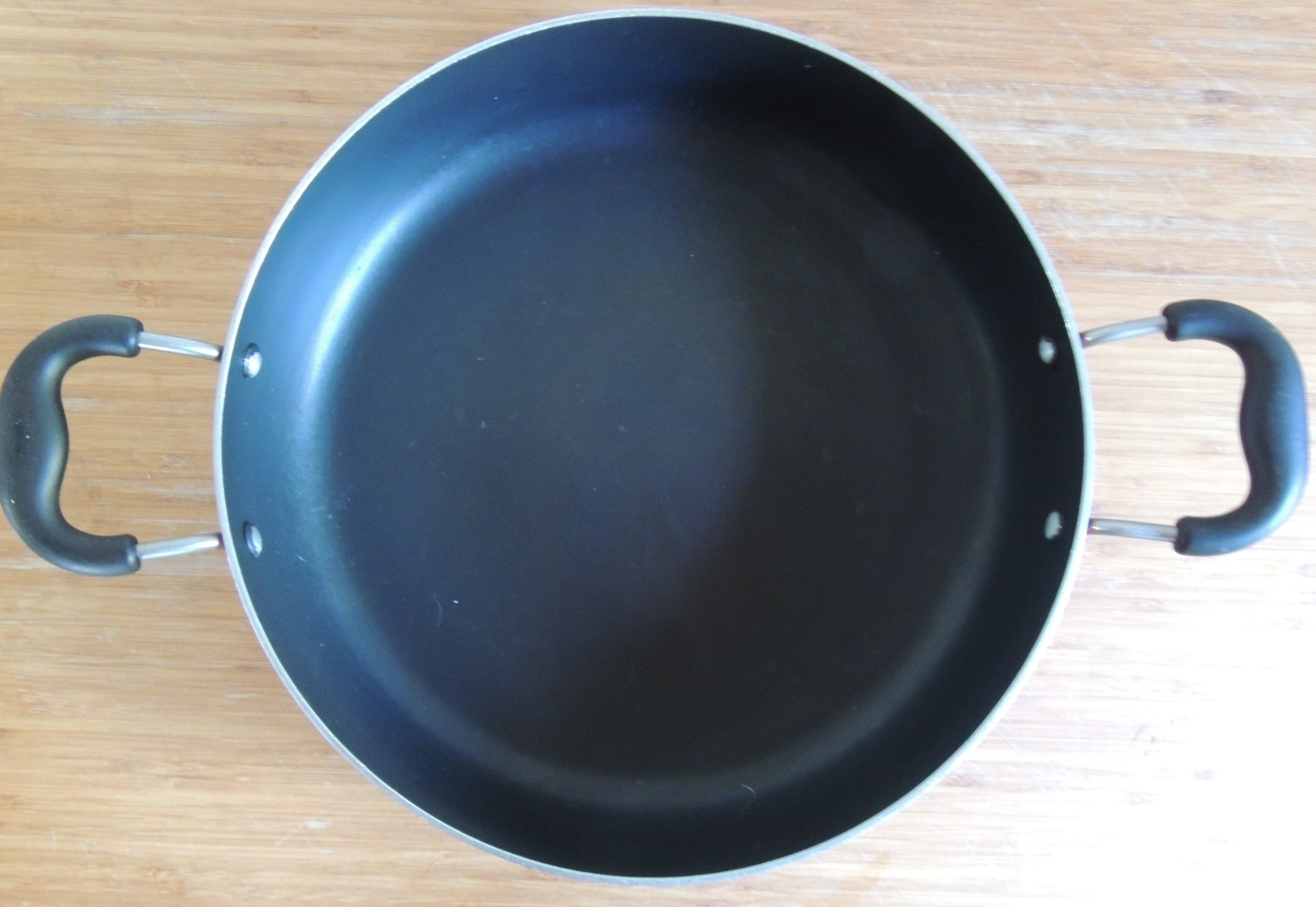 A Teflon skillet