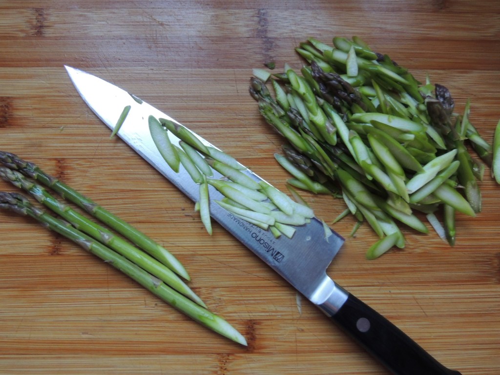 Slicing asparagus