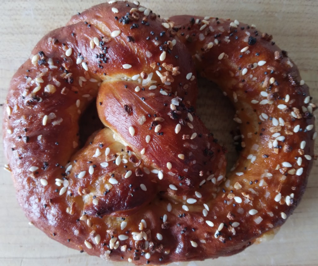 PRETZEL WITH WHITE CHEDDAR, SESAME SEEDS, POPPY SEEDS AND ONION