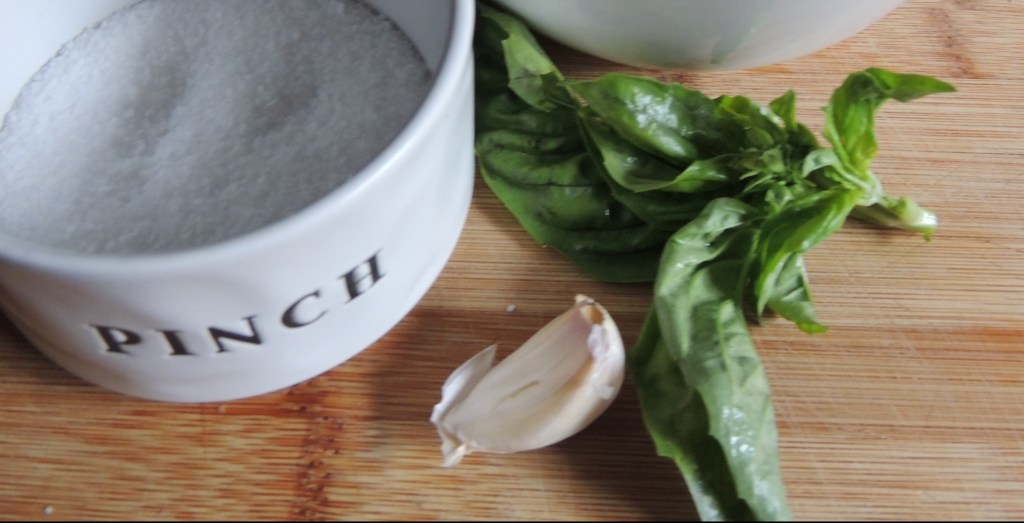 Basil ricotta spread ingredients